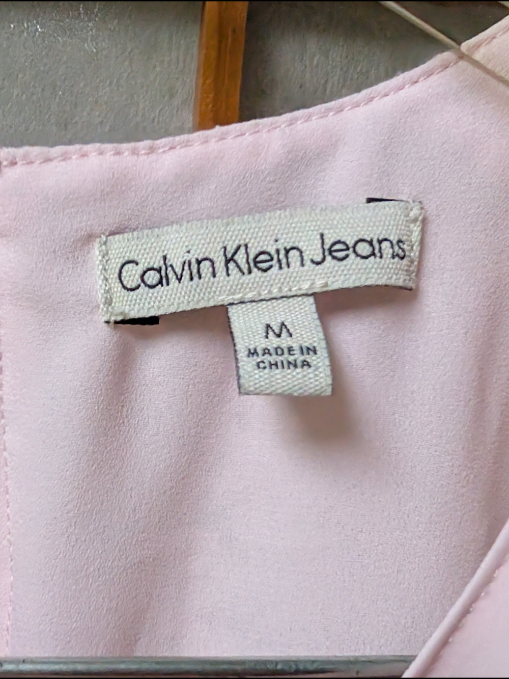 Calvin Klein Baby Pink Sleeveless Top Women's Medium - Accent Back - Chiffon - Picture 4 of 6